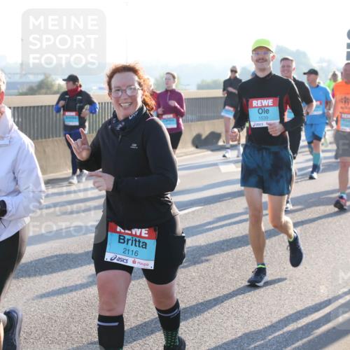 03.10.2025 - Köhlbrandbrückenlauf Lena Gebhardt http://msf.ph/oto/9041021 03.10.2025 09:25:22 Position 1 2436, 2116, 1539, 2451 meine-sportfotos.de