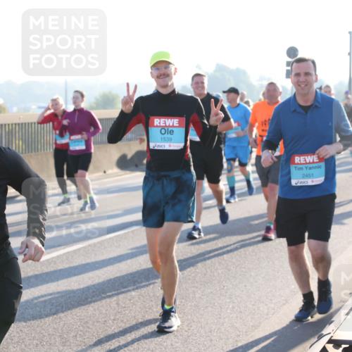 03.10.2025 - Köhlbrandbrückenlauf Lena Gebhardt http://msf.ph/oto/9041036 03.10.2025 09:25:22 Position 1 2116, 1539, 2451 meine-sportfotos.de