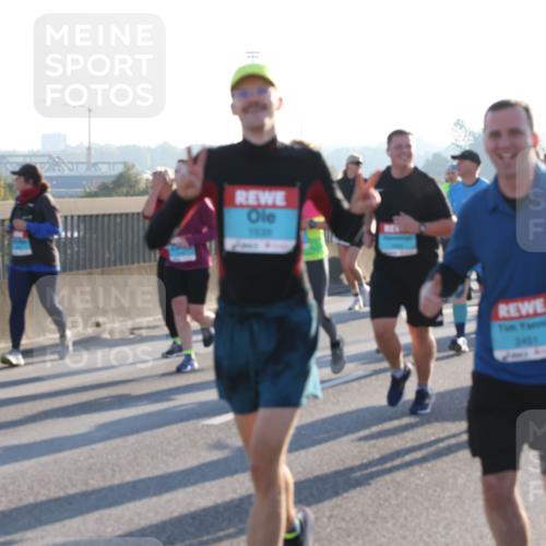 03.10.2025 - Köhlbrandbrückenlauf Lena Gebhardt http://msf.ph/oto/9041060 03.10.2025 09:25:23 Position 1 1630, 2401 meine-sportfotos.de