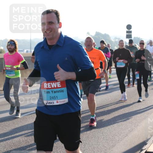 03.10.2025 - Köhlbrandbrückenlauf Lena Gebhardt http://msf.ph/oto/9041076 03.10.2025 09:25:24 Position 1 9, 2209, 2451 meine-sportfotos.de