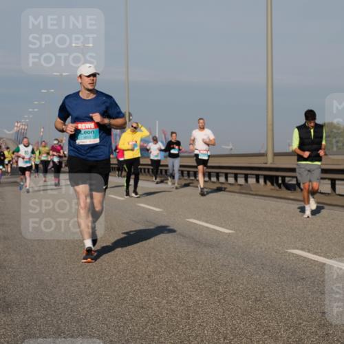 03.10.2025 - Köhlbrandbrückenlauf Fabian Wolf http://msf.ph/oto/9041077 03.10.2025 09:54:56 Position 3 3653 meine-sportfotos.de