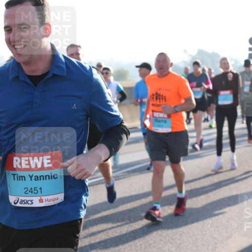 03.10.2025 - Köhlbrandbrückenlauf Lena Gebhardt http://msf.ph/oto/9041092 03.10.2025 09:25:24 Position 1 2451 meine-sportfotos.de