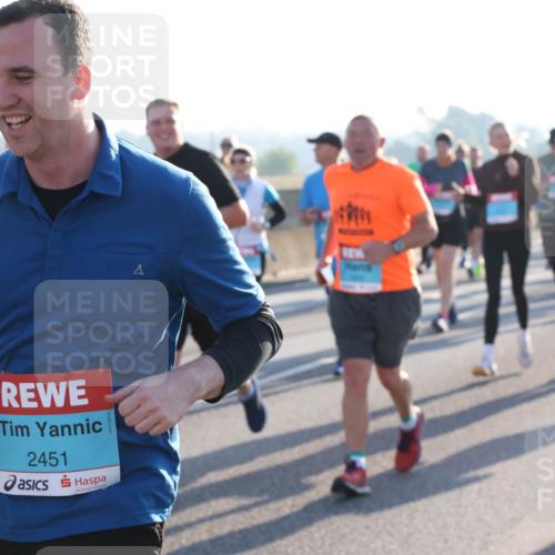 03.10.2025 - Köhlbrandbrückenlauf Lena Gebhardt http://msf.ph/oto/9041095 03.10.2025 09:25:24 Position 1 2451 meine-sportfotos.de