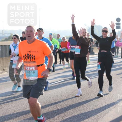 03.10.2025 - Köhlbrandbrückenlauf Lena Gebhardt http://msf.ph/oto/9041128 03.10.2025 09:25:25 Position 1 32, 12, 1853, 770, 1685 meine-sportfotos.de