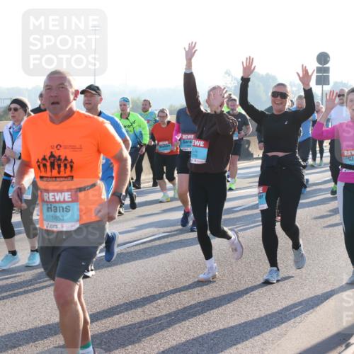 03.10.2025 - Köhlbrandbrückenlauf Lena Gebhardt http://msf.ph/oto/9041137 03.10.2025 09:25:25 Position 1 12, 1853, 770, 1585 meine-sportfotos.de