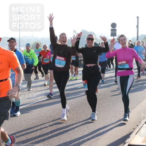 03.10.2025 - Köhlbrandbrückenlauf Lena Gebhardt http://msf.ph/oto/9041151 03.10.2025 09:25:25 Position 1 1853, 3770, 685 meine-sportfotos.de