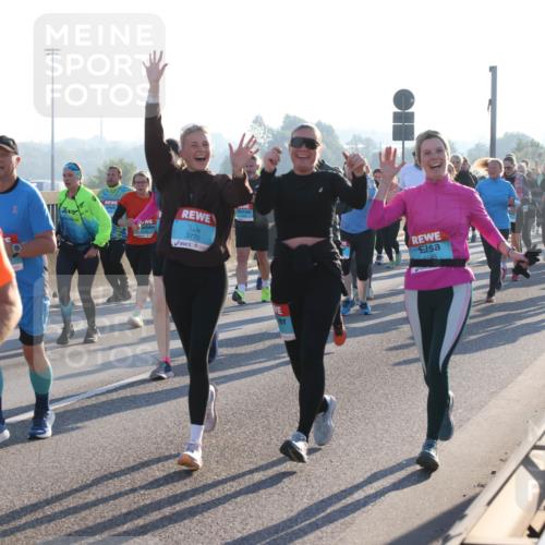 03.10.2025 - Köhlbrandbrückenlauf Lena Gebhardt http://msf.ph/oto/9041163 03.10.2025 09:25:25 Position 1 1853, 3770, 1685 meine-sportfotos.de