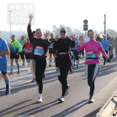 03.10.2025 - Köhlbrandbrückenlauf Lena Gebhardt http://msf.ph/oto/9041166 03.10.2025 09:25:25 Position 1 1853, 3770, 4645 meine-sportfotos.de