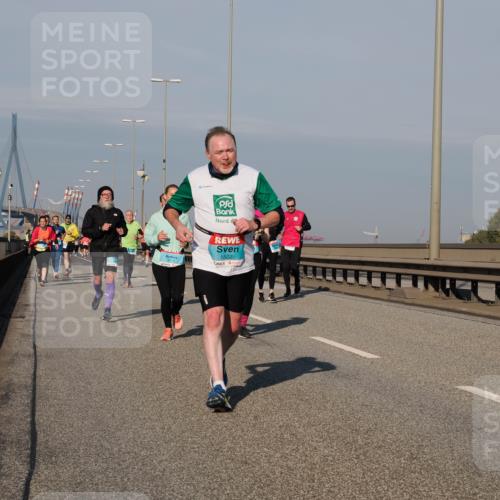 03.10.2025 - Köhlbrandbrückenlauf Fabian Wolf http://msf.ph/oto/9041179 03.10.2025 09:55:03 Position 3 3717, 1522 meine-sportfotos.de