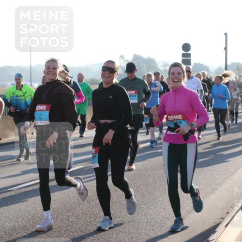 03.10.2025 - Köhlbrandbrückenlauf Lena Gebhardt http://msf.ph/oto/9041181 03.10.2025 09:25:26 Position 1 3703, 3770 meine-sportfotos.de