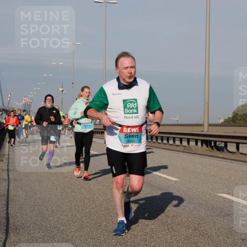 03.10.2025 - Köhlbrandbrückenlauf Fabian Wolf http://msf.ph/oto/9041199 03.10.2025 09:55:04 Position 3 3717, 1522 meine-sportfotos.de