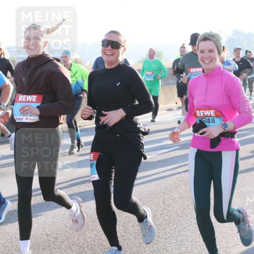 03.10.2025 - Köhlbrandbrückenlauf Lena Gebhardt http://msf.ph/oto/9041211 03.10.2025 09:25:26 Position 1 3703 meine-sportfotos.de