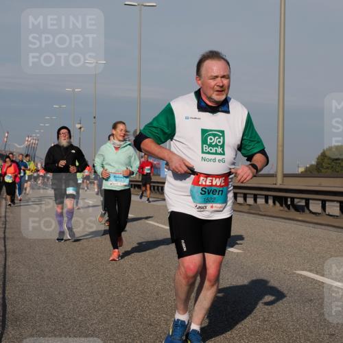 03.10.2025 - Köhlbrandbrückenlauf Fabian Wolf http://msf.ph/oto/9041216 03.10.2025 09:55:05 Position 3 3717, 1522 meine-sportfotos.de