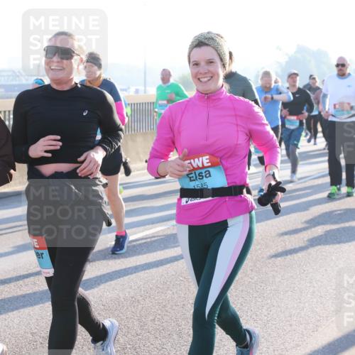 03.10.2025 - Köhlbrandbrückenlauf Lena Gebhardt http://msf.ph/oto/9041217 03.10.2025 09:25:27 Position 1 3770, 1585 meine-sportfotos.de