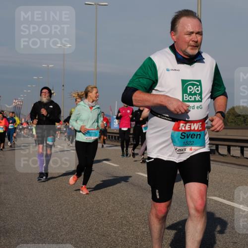 03.10.2025 - Köhlbrandbrückenlauf Fabian Wolf http://msf.ph/oto/9041231 03.10.2025 09:55:05 Position 3 3717, 1522 meine-sportfotos.de