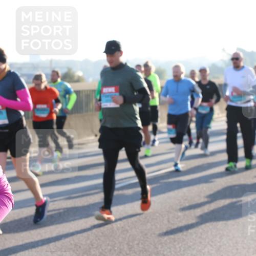 03.10.2025 - Köhlbrandbrückenlauf Lena Gebhardt http://msf.ph/oto/9041249 03.10.2025 09:25:27 Position 1  meine-sportfotos.de