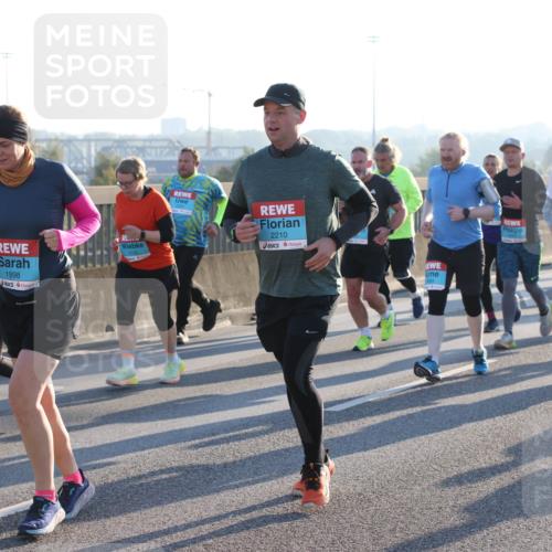 03.10.2025 - Köhlbrandbrückenlauf Lena Gebhardt http://msf.ph/oto/9041254 03.10.2025 09:25:28 Position 1 1998, 2210 meine-sportfotos.de