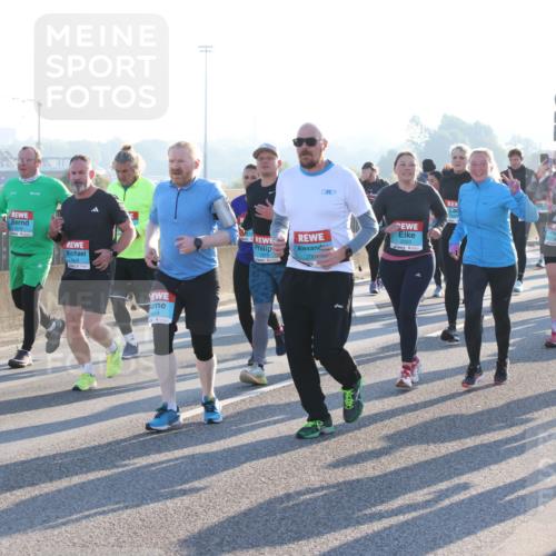 03.10.2025 - Köhlbrandbrückenlauf Lena Gebhardt http://msf.ph/oto/9041289 03.10.2025 09:25:29 Position 1 1948, 1664, 2003, 3259 meine-sportfotos.de