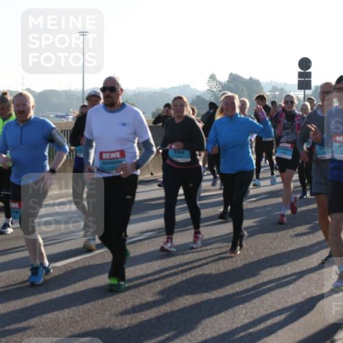 03.10.2025 - Köhlbrandbrückenlauf Lena Gebhardt http://msf.ph/oto/9041304 03.10.2025 09:25:29 Position 1  meine-sportfotos.de