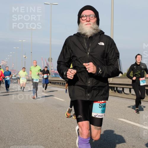03.10.2025 - Köhlbrandbrückenlauf Fabian Wolf http://msf.ph/oto/9041314 03.10.2025 09:55:08 Position 3 3066, 2939 meine-sportfotos.de
