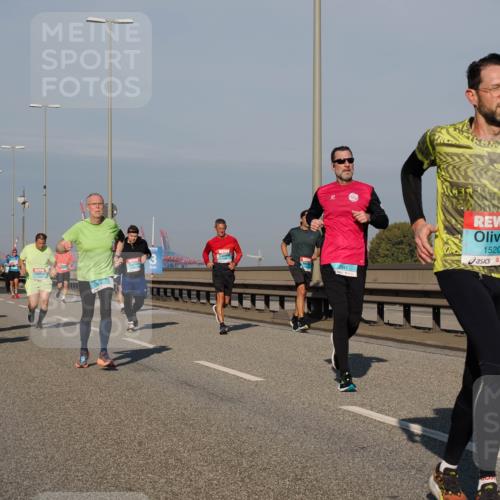 03.10.2025 - Köhlbrandbrückenlauf Fabian Wolf http://msf.ph/oto/9041319 03.10.2025 09:55:09 Position 3 2941, 1520 meine-sportfotos.de