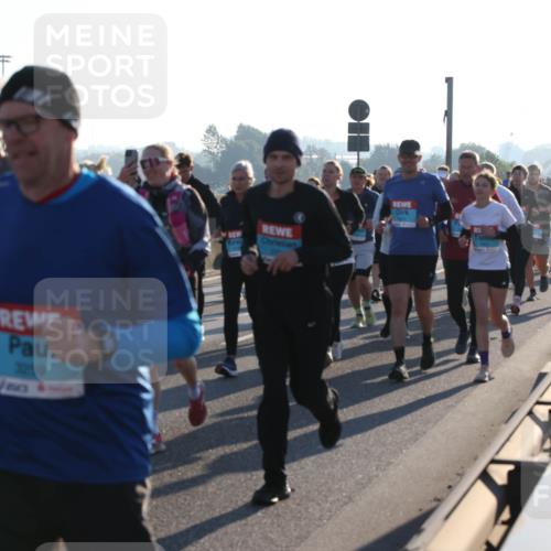 03.10.2025 - Köhlbrandbrückenlauf Lena Gebhardt http://msf.ph/oto/9041369 03.10.2025 09:25:31 Position 1 3259 meine-sportfotos.de