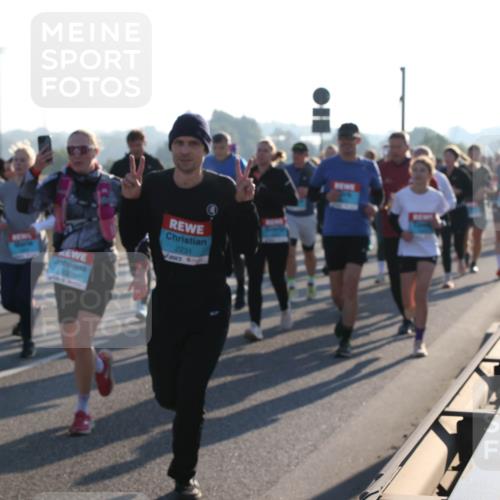 03.10.2025 - Köhlbrandbrückenlauf Lena Gebhardt http://msf.ph/oto/9041377 03.10.2025 09:25:31 Position 1 2231 meine-sportfotos.de