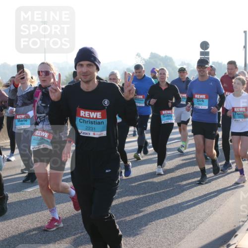 03.10.2025 - Köhlbrandbrückenlauf Lena Gebhardt http://msf.ph/oto/9041394 03.10.2025 09:25:32 Position 1 3324, 1824, 3322, 2231, 1652, 1653 meine-sportfotos.de