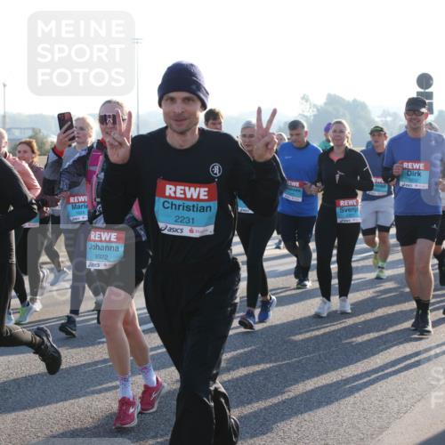 03.10.2025 - Köhlbrandbrückenlauf Lena Gebhardt http://msf.ph/oto/9041407 03.10.2025 09:25:32 Position 1 3324, 1824, 3322, 2231, 1652, 1653 meine-sportfotos.de