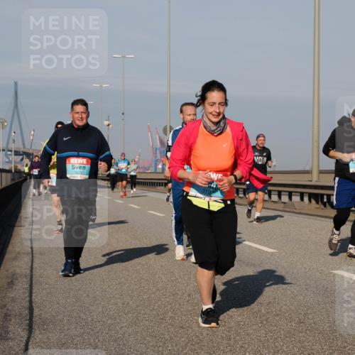 03.10.2025 - Köhlbrandbrückenlauf Fabian Wolf http://msf.ph/oto/9041426 03.10.2025 09:55:14 Position 3 1233, 3197, 1681 meine-sportfotos.de