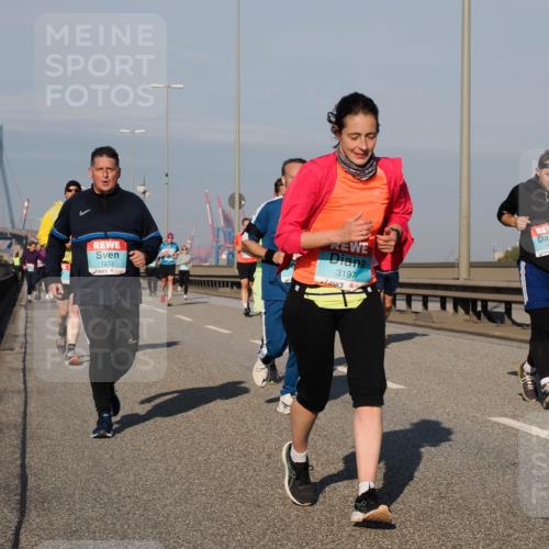03.10.2025 - Köhlbrandbrückenlauf Fabian Wolf http://msf.ph/oto/9041432 03.10.2025 09:55:14 Position 3 1233, 3197, 1681 meine-sportfotos.de