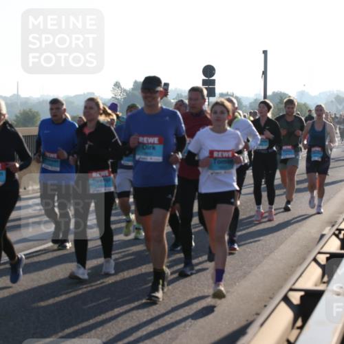 03.10.2025 - Köhlbrandbrückenlauf Lena Gebhardt http://msf.ph/oto/9041439 03.10.2025 09:25:33 Position 1  meine-sportfotos.de