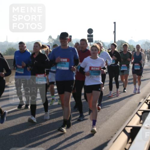 03.10.2025 - Köhlbrandbrückenlauf Lena Gebhardt http://msf.ph/oto/9041446 03.10.2025 09:25:33 Position 1  meine-sportfotos.de
