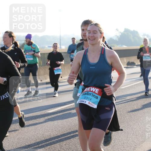 03.10.2025 - Köhlbrandbrückenlauf Lena Gebhardt http://msf.ph/oto/9041516 03.10.2025 09:25:37 Position 1 1835, 2314 meine-sportfotos.de