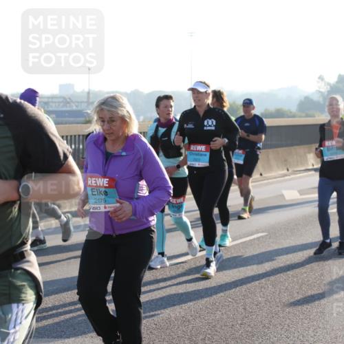 03.10.2025 - Köhlbrandbrückenlauf Lena Gebhardt http://msf.ph/oto/9041536 03.10.2025 09:25:38 Position 1 313, 2922, 2175, 2219 meine-sportfotos.de