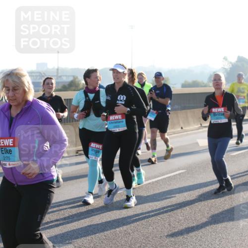03.10.2025 - Köhlbrandbrückenlauf Lena Gebhardt http://msf.ph/oto/9041554 03.10.2025 09:25:38 Position 1 2175, 2177, 2922, 2219 meine-sportfotos.de