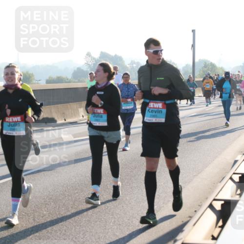 03.10.2025 - Köhlbrandbrückenlauf Lena Gebhardt http://msf.ph/oto/9041636 03.10.2025 09:25:40 Position 1 2966, 2965 meine-sportfotos.de