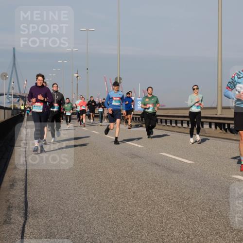 03.10.2025 - Köhlbrandbrückenlauf Fabian Wolf http://msf.ph/oto/9041646 03.10.2025 09:55:24 Position 3 3, 8457 meine-sportfotos.de