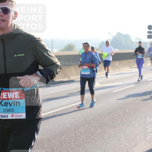 03.10.2025 - Köhlbrandbrückenlauf Lena Gebhardt http://msf.ph/oto/9041695 03.10.2025 09:25:42 Position 1 2965 meine-sportfotos.de