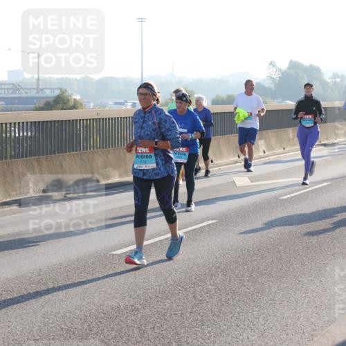 03.10.2025 - Köhlbrandbrückenlauf Lena Gebhardt http://msf.ph/oto/9041709 03.10.2025 09:25:43 Position 1 2774 meine-sportfotos.de
