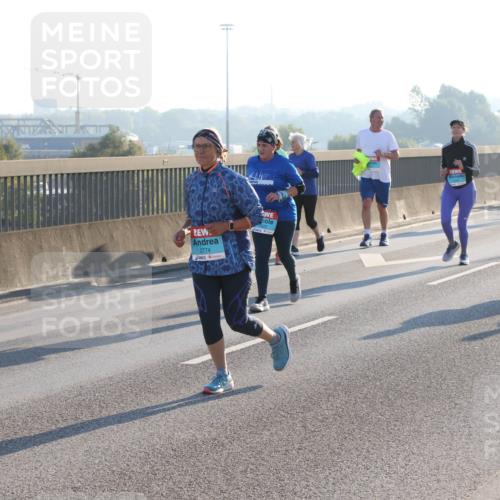 03.10.2025 - Köhlbrandbrückenlauf Lena Gebhardt http://msf.ph/oto/9041721 03.10.2025 09:25:43 Position 1 2774 meine-sportfotos.de