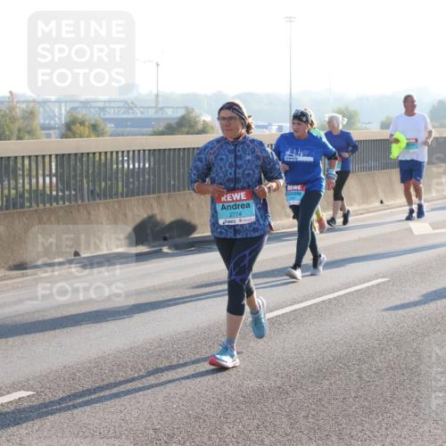 03.10.2025 - Köhlbrandbrückenlauf Lena Gebhardt http://msf.ph/oto/9041738 03.10.2025 09:25:43 Position 1 2774 meine-sportfotos.de