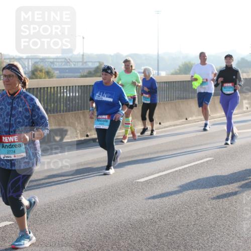 03.10.2025 - Köhlbrandbrückenlauf Lena Gebhardt http://msf.ph/oto/9041774 03.10.2025 09:25:44 Position 1 2774 meine-sportfotos.de