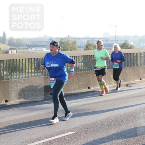 03.10.2025 - Köhlbrandbrückenlauf Lena Gebhardt http://msf.ph/oto/9041816 03.10.2025 09:25:45 Position 1 2524 meine-sportfotos.de