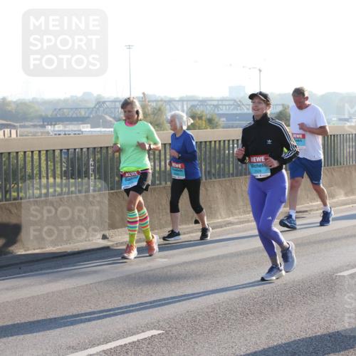 03.10.2025 - Köhlbrandbrückenlauf Lena Gebhardt http://msf.ph/oto/9041842 03.10.2025 09:25:46 Position 1 2524 meine-sportfotos.de