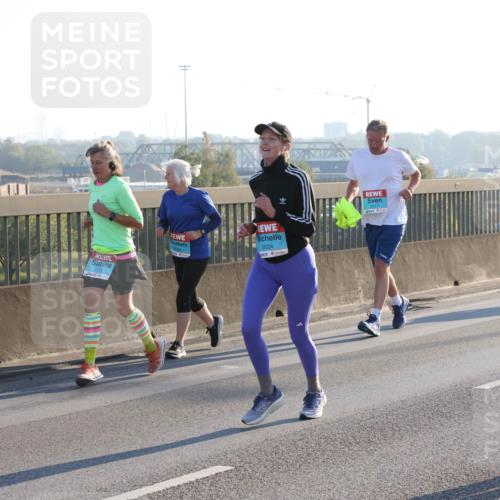 03.10.2025 - Köhlbrandbrückenlauf Lena Gebhardt http://msf.ph/oto/9041858 03.10.2025 09:25:47 Position 1 2524 meine-sportfotos.de