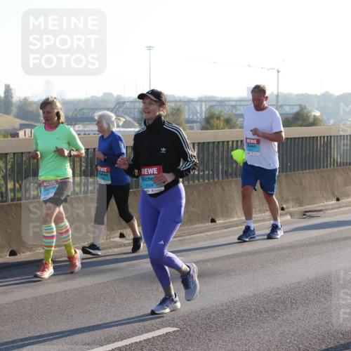 03.10.2025 - Köhlbrandbrückenlauf Lena Gebhardt http://msf.ph/oto/9041862 03.10.2025 09:25:47 Position 1 2524 meine-sportfotos.de