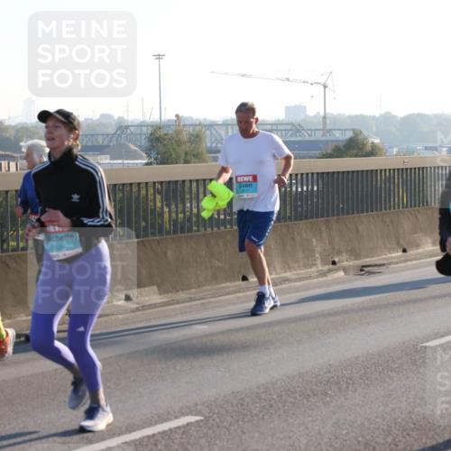03.10.2025 - Köhlbrandbrückenlauf Lena Gebhardt http://msf.ph/oto/9041876 03.10.2025 09:25:47 Position 1 27, 2524 meine-sportfotos.de