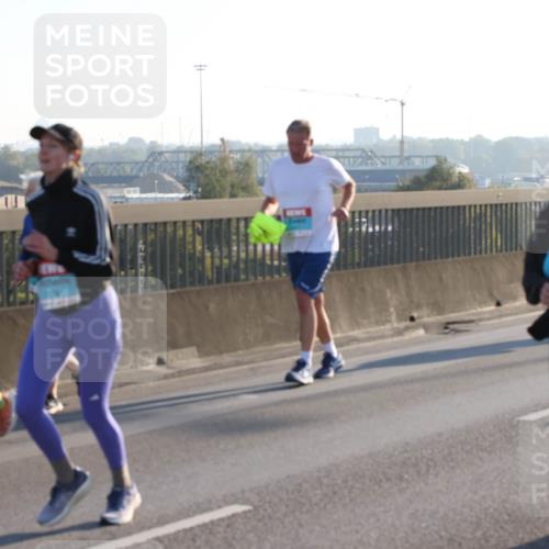 03.10.2025 - Köhlbrandbrückenlauf Lena Gebhardt http://msf.ph/oto/9041880 03.10.2025 09:25:47 Position 1  meine-sportfotos.de