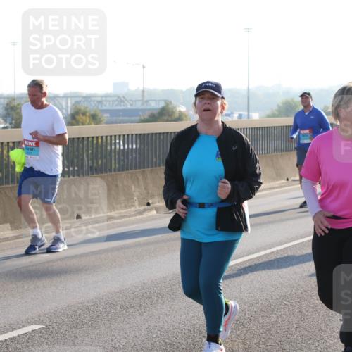 03.10.2025 - Köhlbrandbrückenlauf Lena Gebhardt http://msf.ph/oto/9041886 03.10.2025 09:25:48 Position 1  meine-sportfotos.de